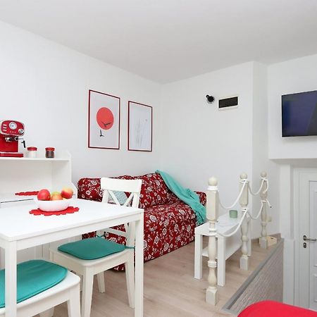 Sha La La - Charming, Unique Studio In A Historic Building Next To A Castle, Wifi, Smart Tv, Washer-Dryer 바카 외부 사진