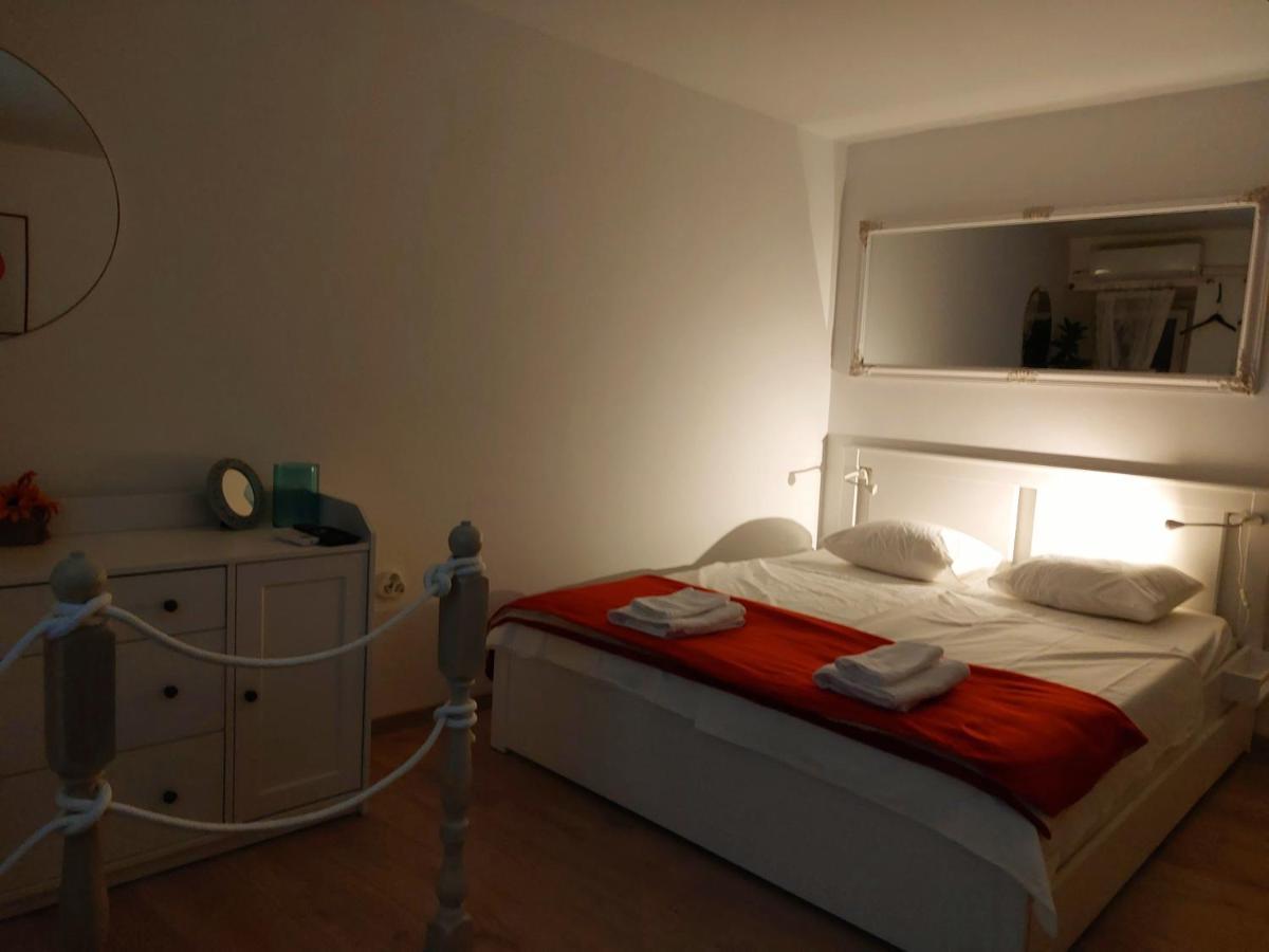 Sha La La - Charming, Unique Studio In A Historic Building Next To A Castle, Wifi, Smart Tv, Washer-Dryer 바카 외부 사진