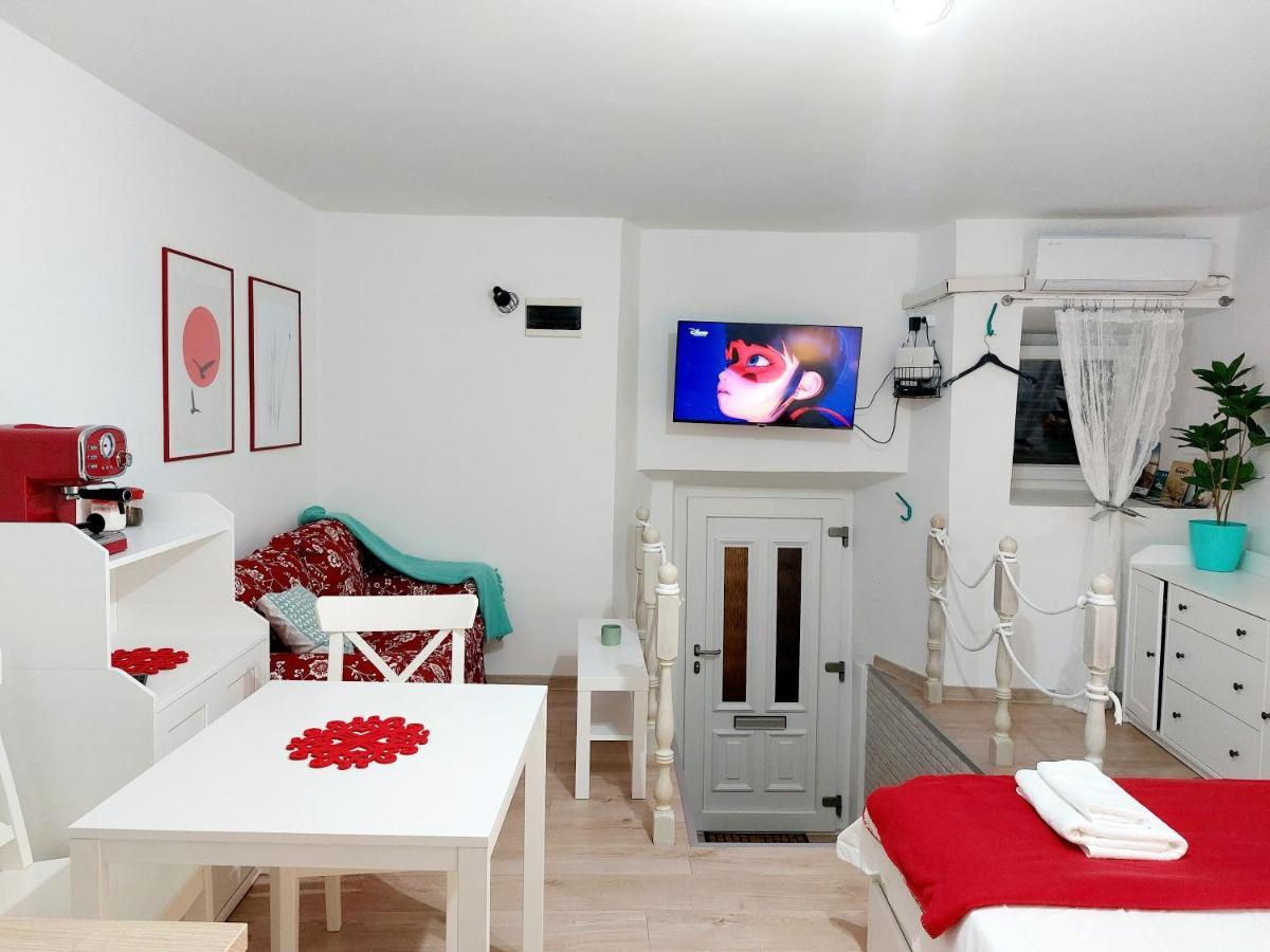Sha La La - Charming, Unique Studio In A Historic Building Next To A Castle, Wifi, Smart Tv, Washer-Dryer 바카 외부 사진