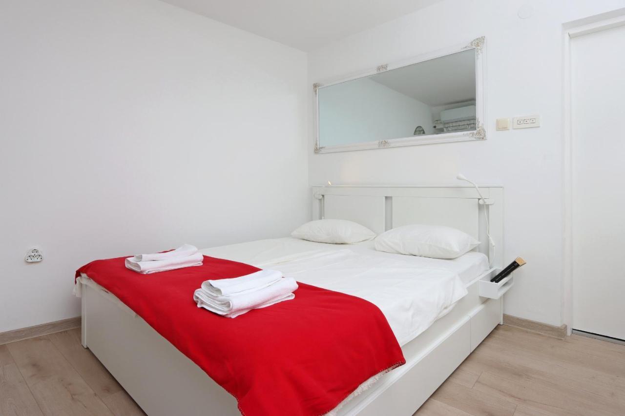 Sha La La - Charming, Unique Studio In A Historic Building Next To A Castle, Wifi, Smart Tv, Washer-Dryer 바카 외부 사진
