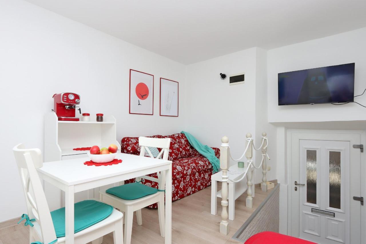 Sha La La - Charming, Unique Studio In A Historic Building Next To A Castle, Wifi, Smart Tv, Washer-Dryer 바카 외부 사진