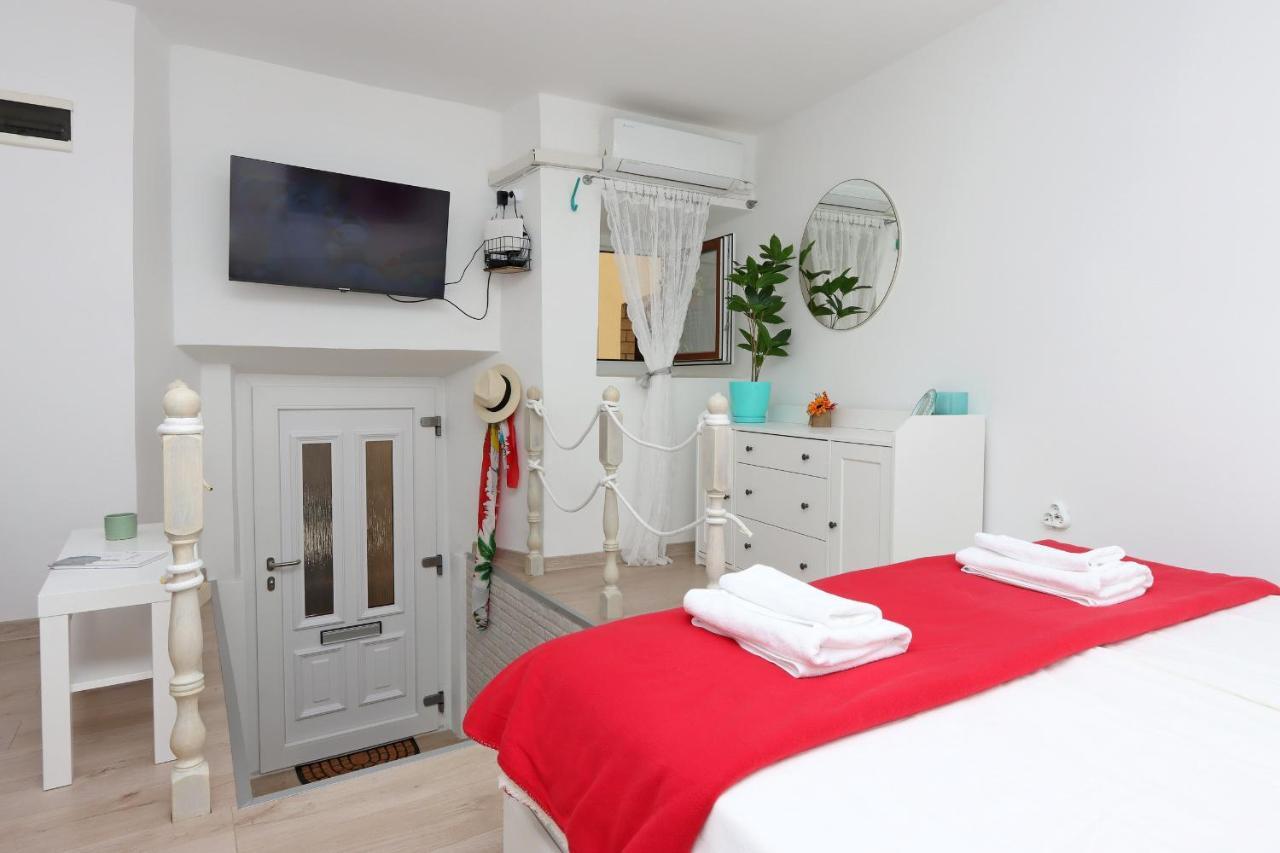 Sha La La - Charming, Unique Studio In A Historic Building Next To A Castle, Wifi, Smart Tv, Washer-Dryer 바카 외부 사진
