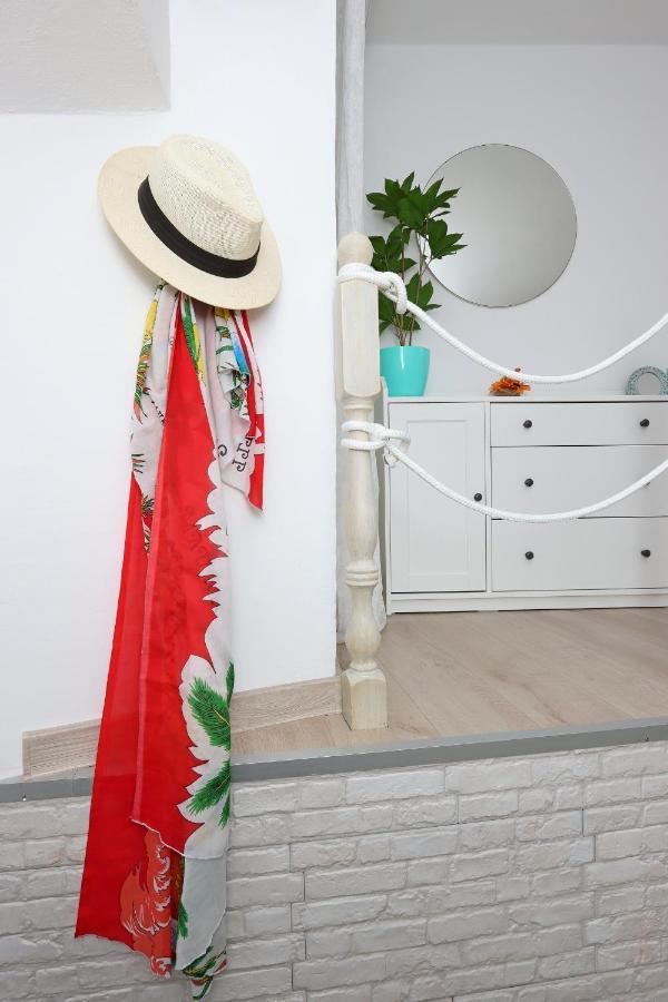 Sha La La - Charming, Unique Studio In A Historic Building Next To A Castle, Wifi, Smart Tv, Washer-Dryer 바카 외부 사진