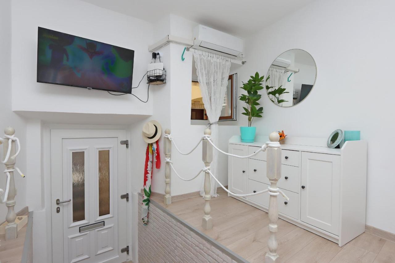 Sha La La - Charming, Unique Studio In A Historic Building Next To A Castle, Wifi, Smart Tv, Washer-Dryer 바카 외부 사진