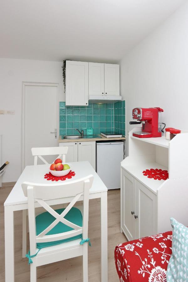 Sha La La - Charming, Unique Studio In A Historic Building Next To A Castle, Wifi, Smart Tv, Washer-Dryer 바카 외부 사진